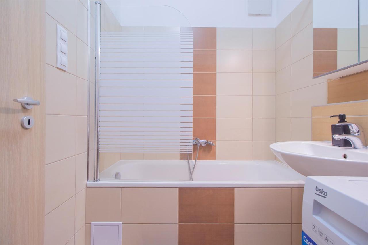 Apartamento Spring House With Free Private Parking Budapest Exterior foto